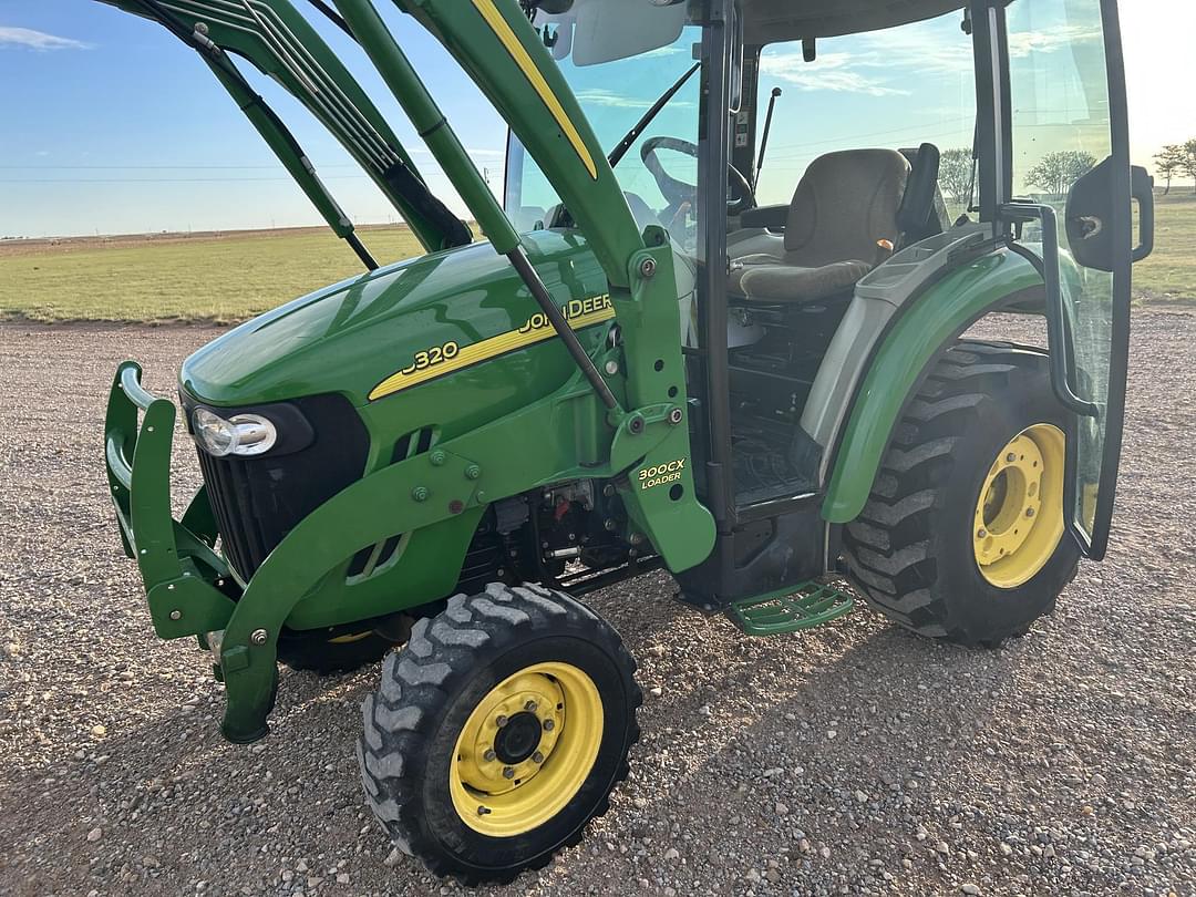 Image of John Deere 3320 Primary image