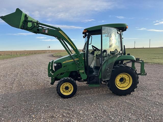 Image of John Deere 3320 equipment image 1