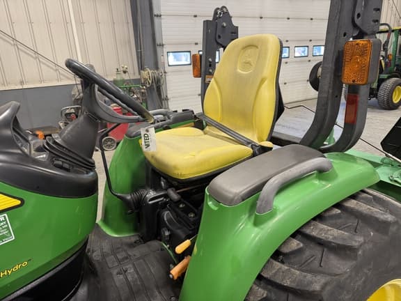 Image of John Deere 3320 equipment image 2