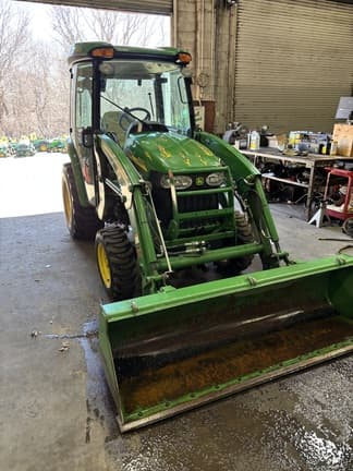 Image of John Deere 3320 equipment image 1