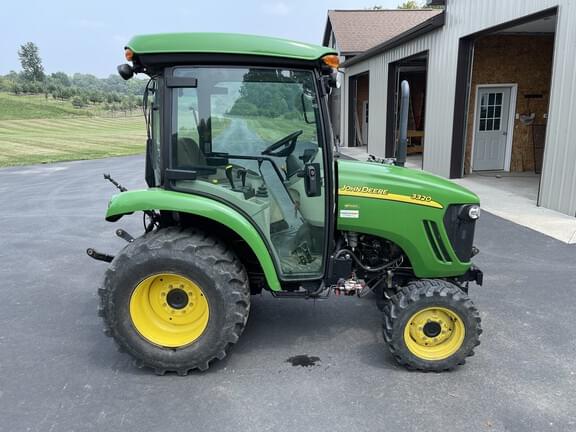 Image of John Deere 3320 equipment image 3