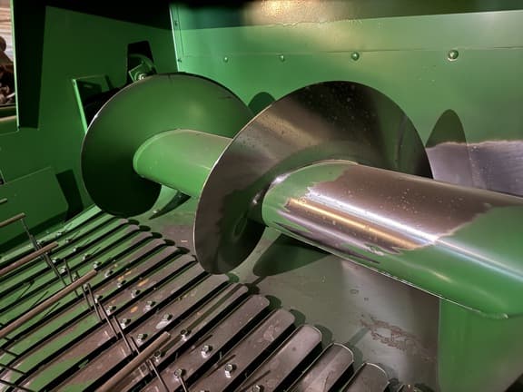 Image of John Deere 348 equipment image 3