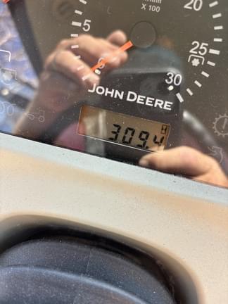 Image of John Deere 3520 equipment image 4