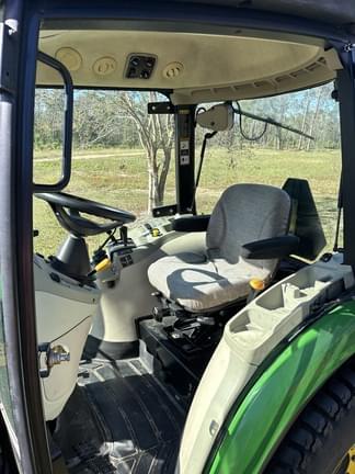 Image of John Deere 3520 equipment image 2