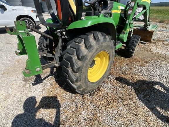 Image of John Deere 3520 equipment image 4