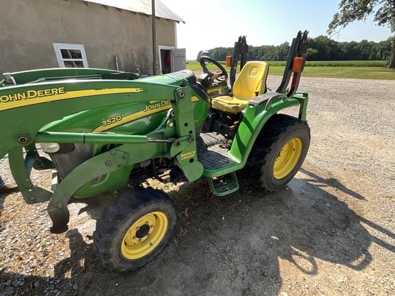 Image of John Deere 3520 equipment image 3