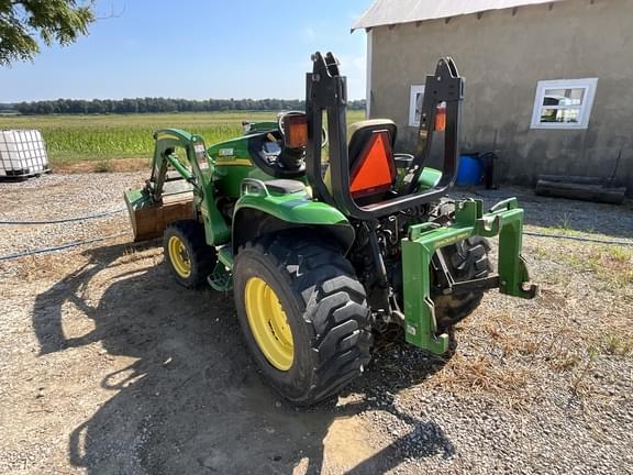 Image of John Deere 3520 equipment image 2