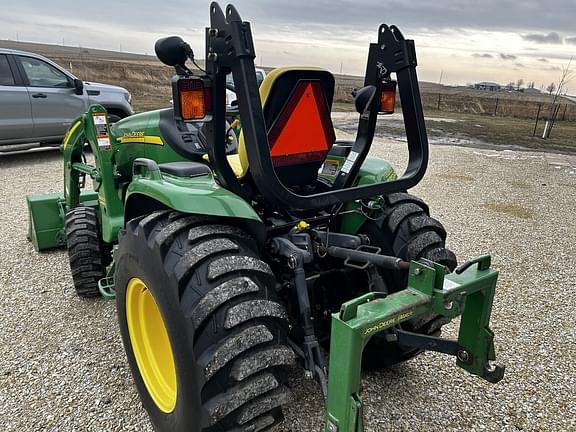 Image of John Deere 3520 equipment image 2