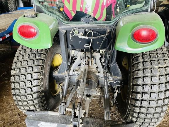 Image of John Deere 3520 equipment image 4