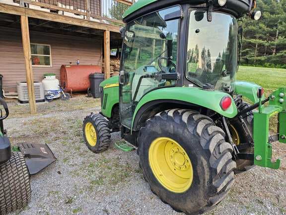 Image of John Deere 3520 equipment image 2