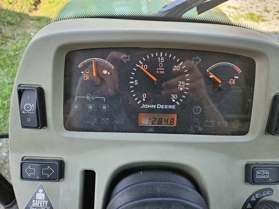 Image of John Deere 3520 equipment image 4