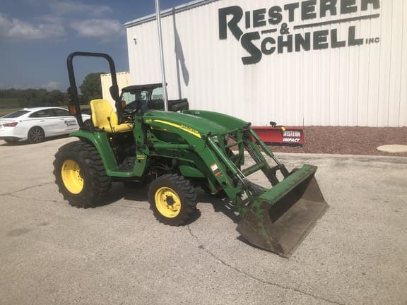 Image of John Deere 3520 equipment image 4