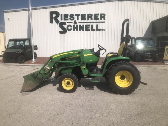 Image of John Deere 3520 equipment image 2