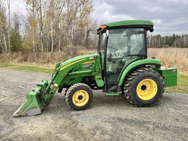 Image of John Deere 3520 equipment image 2