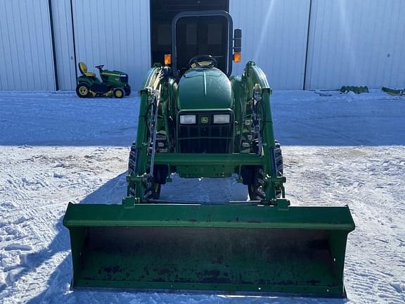 Image of John Deere 4105 equipment image 1