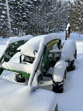 Image of John Deere 4105 equipment image 2