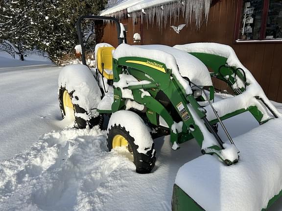 Image of John Deere 4105 equipment image 4