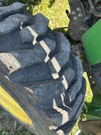 Image of John Deere 4105 equipment image 4