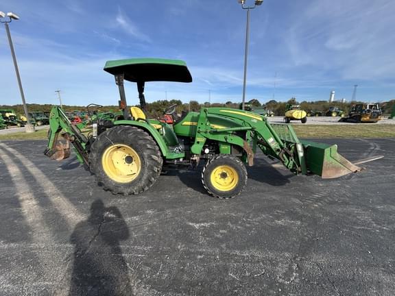 Image of John Deere 4105 equipment image 4