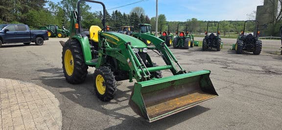 Image of John Deere 4120 equipment image 4