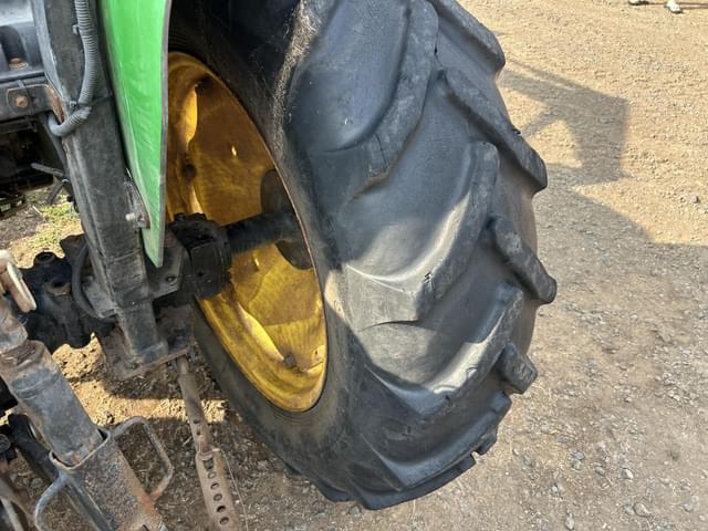 Image of John Deere 4320 equipment image 4