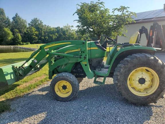 Image of John Deere 4320 equipment image 1