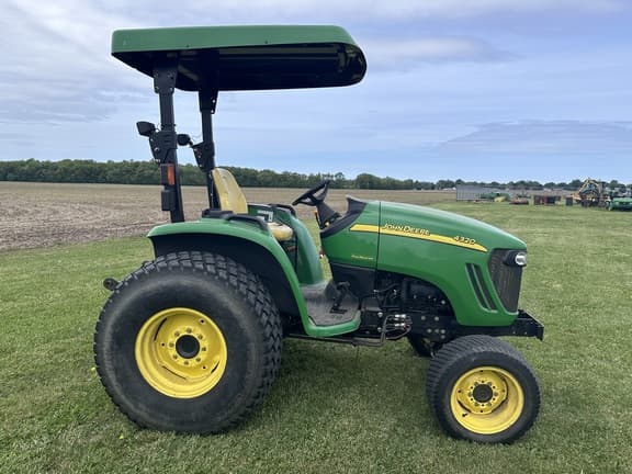 Image of John Deere 4320 equipment image 1
