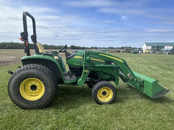 Image of John Deere 4320 equipment image 1