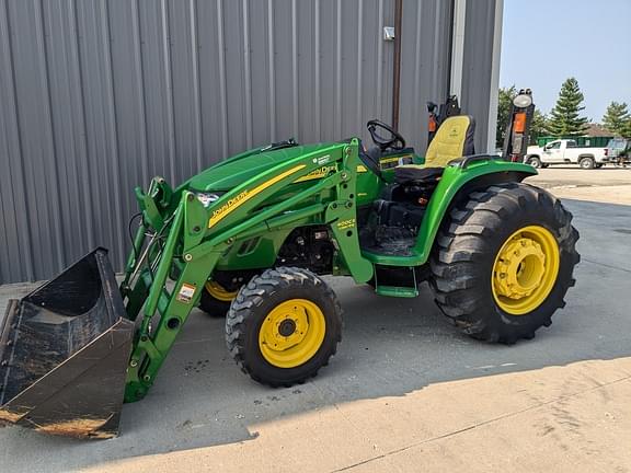 Image of John Deere 4520 equipment image 2