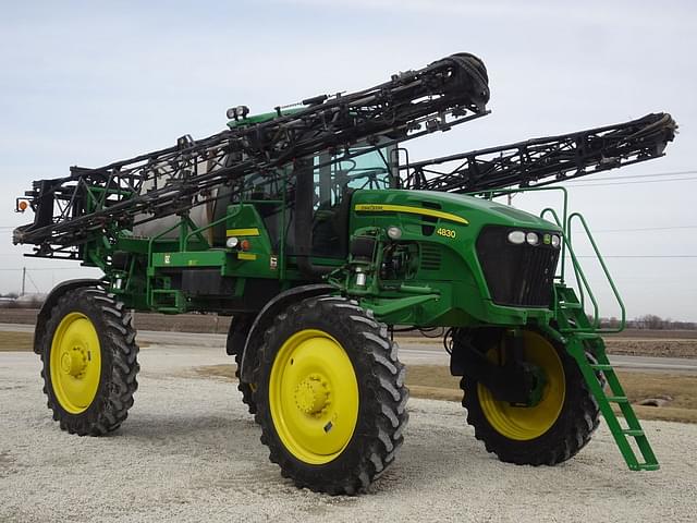 Image of John Deere 4830 equipment image 1