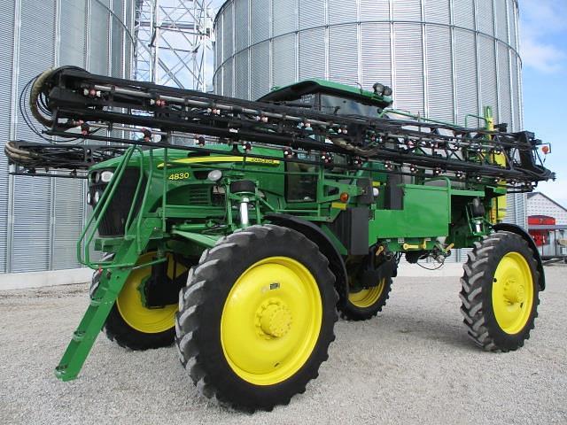 Image of John Deere 4830 Primary image