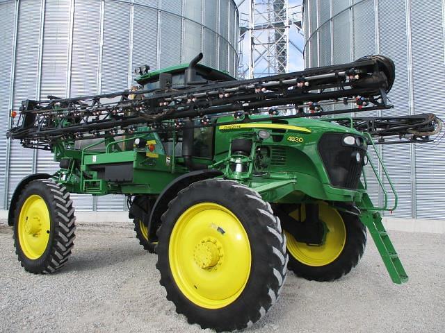 Image of John Deere 4830 equipment image 1