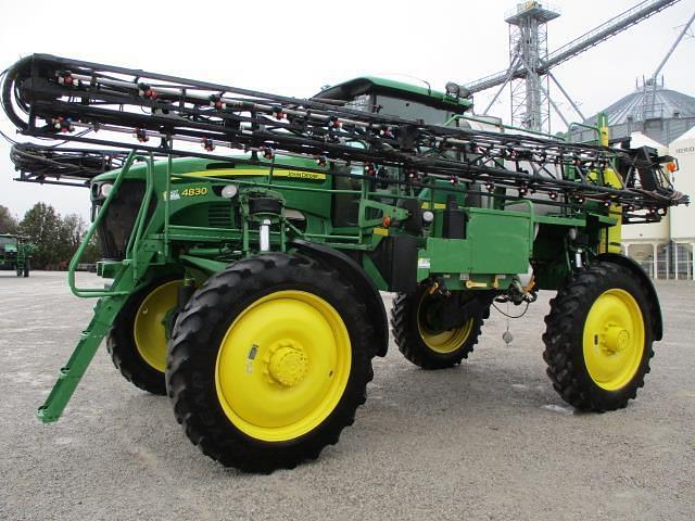 Image of John Deere 4830 Primary image