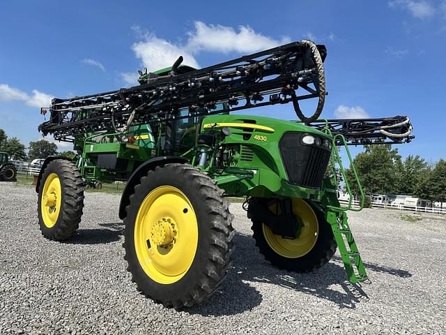 Image of John Deere 4830 equipment image 1