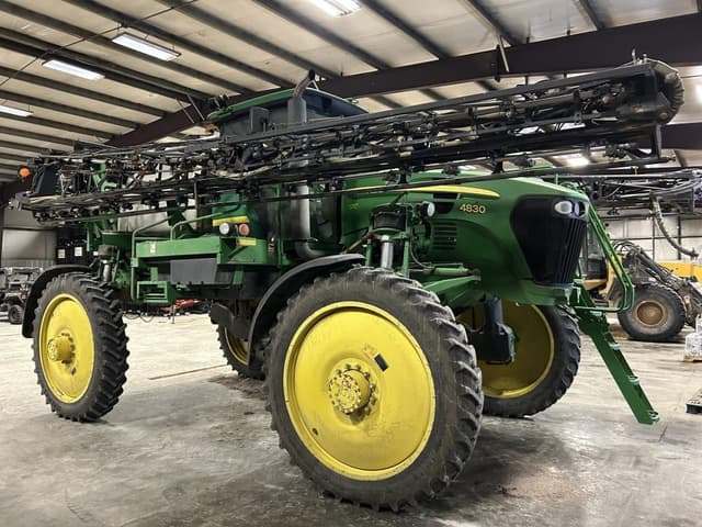 Image of John Deere 4830 equipment image 1