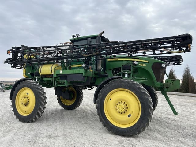 Image of John Deere 4830 equipment image 1