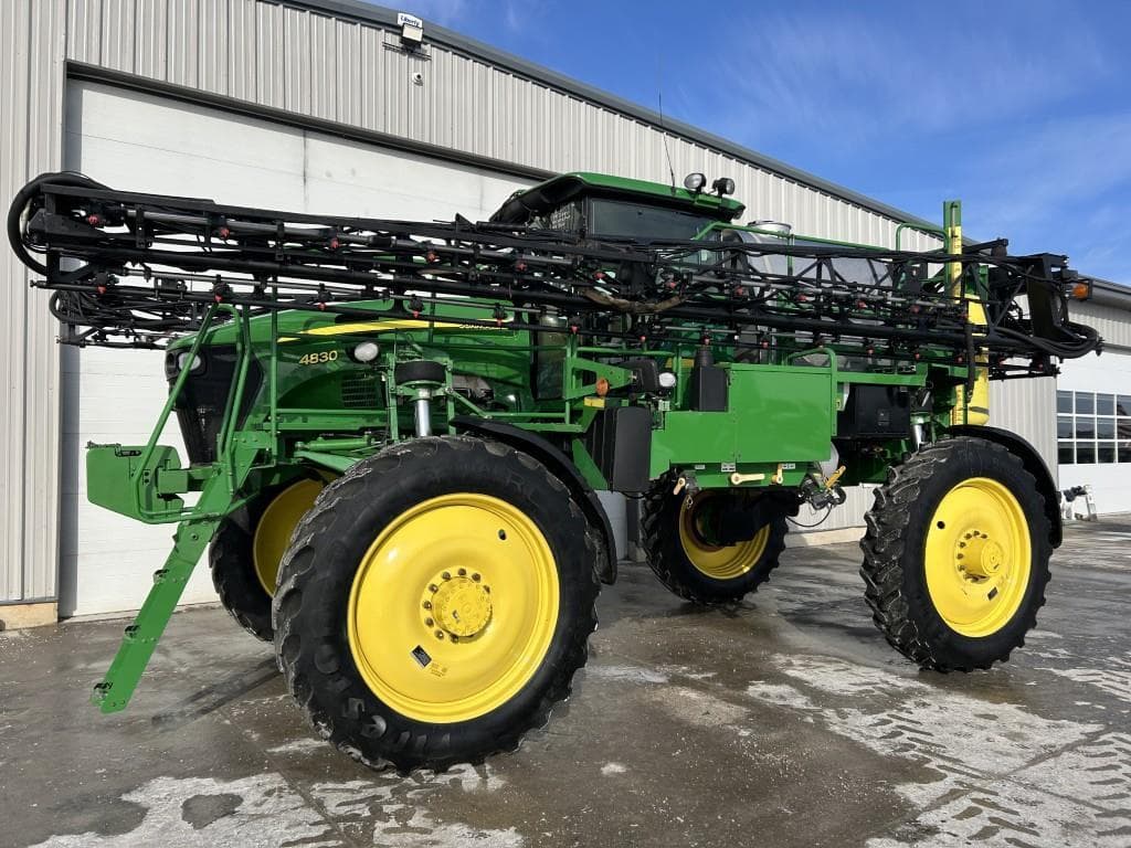 Image of John Deere 4830 Primary image