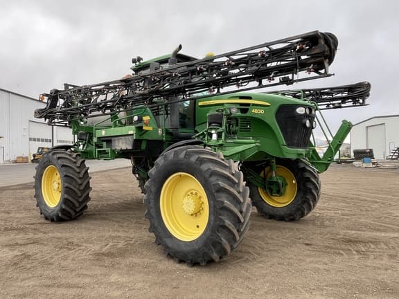 Image of John Deere 4830 equipment image 2
