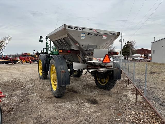 Image of John Deere 4930 equipment image 2