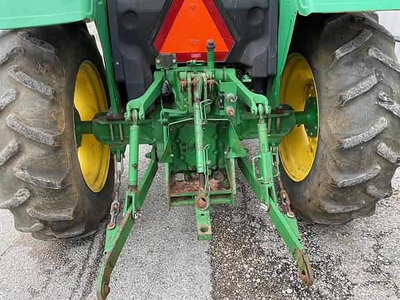 Image of John Deere 5045D equipment image 4