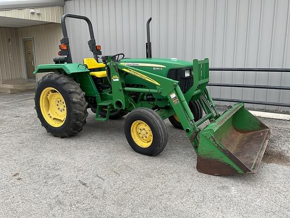 Image of John Deere 5045D equipment image 4