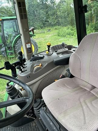 Image of John Deere 5095M equipment image 4