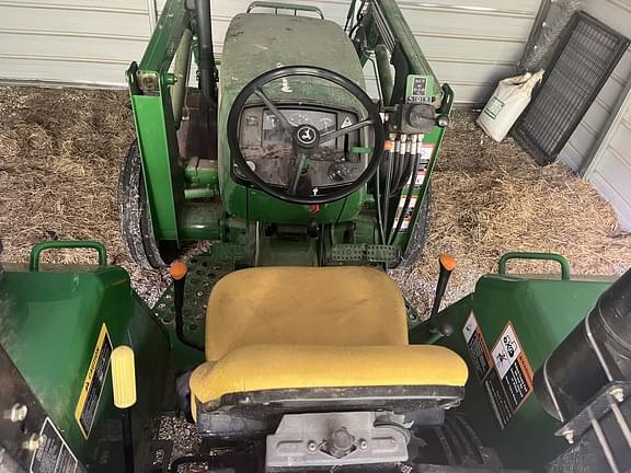 Image of John Deere 5203 equipment image 2