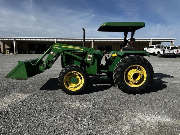 Image of John Deere 5203 equipment image 2