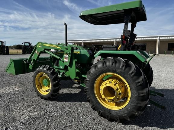 Image of John Deere 5203 equipment image 3