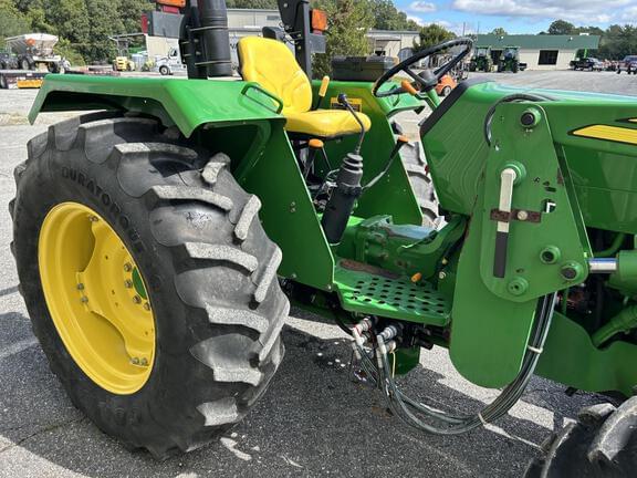 Image of John Deere 5303 equipment image 4