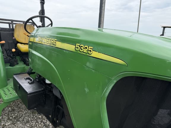 Image of John Deere 5325 equipment image 4