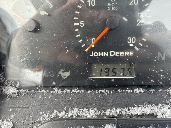 Image of John Deere 5325 equipment image 1