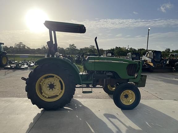 Image of John Deere 5325 equipment image 1