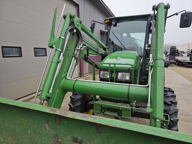 Image of John Deere 5325 equipment image 4